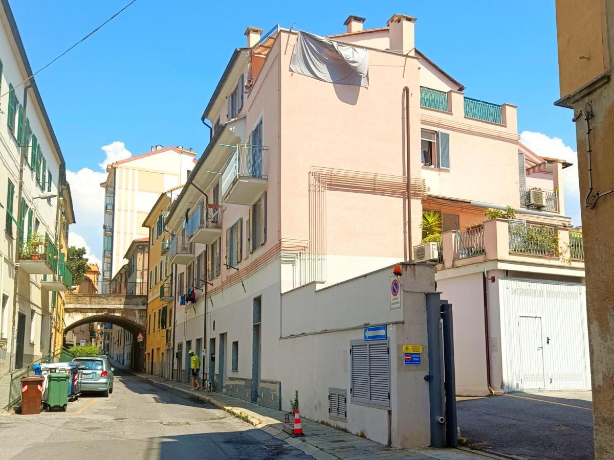 A Casa Di Pizz - Bilocale Con Parcheggio Privato Apartment Savona Exterior photo
